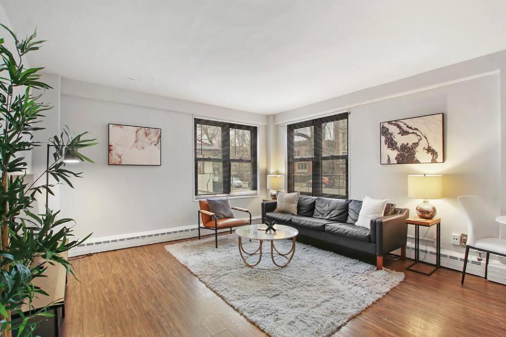 1br Bright And Airy Apt In Hyde Park - Hyde Park 109 And 209 Rep * Chicago